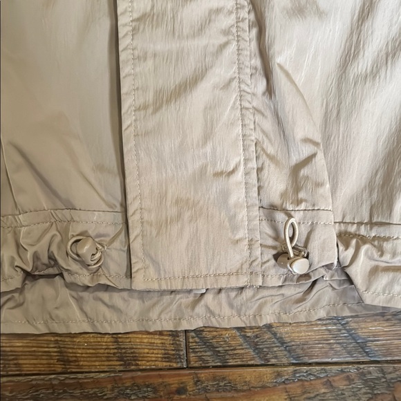 Offline by Aerie Cropped Nylon Windbreaker NWOT - Picture 4 of 6